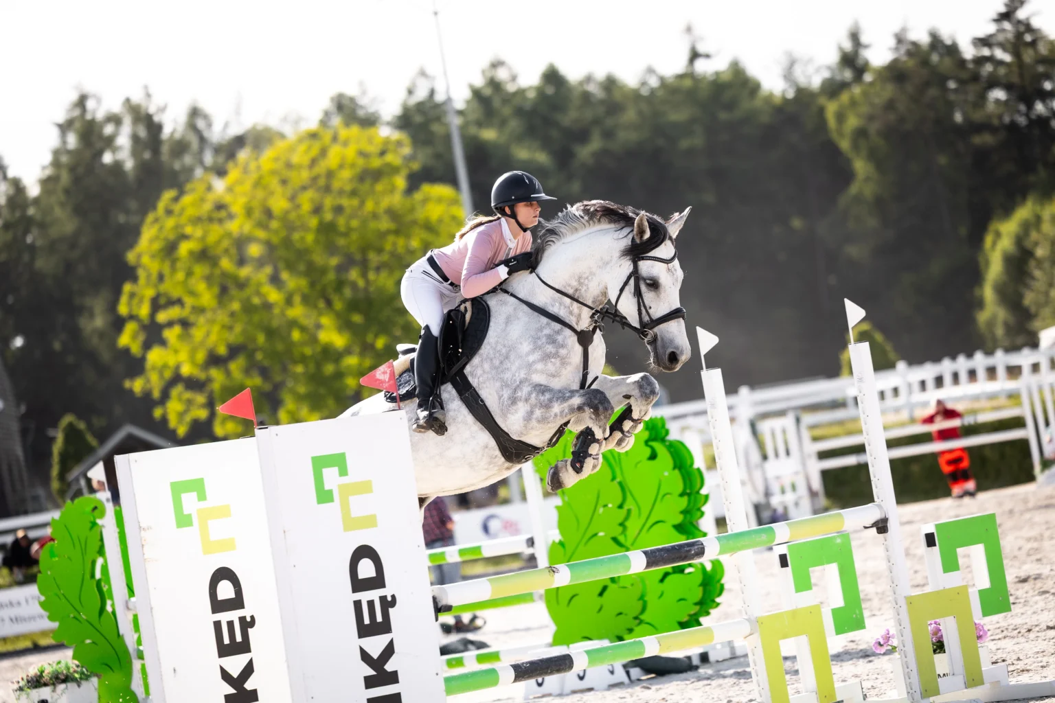 Portfolio zawody jezdzieckie Fotografia sportowa konie – relacja z zawodów jeździeckich w województwie pomorskim.